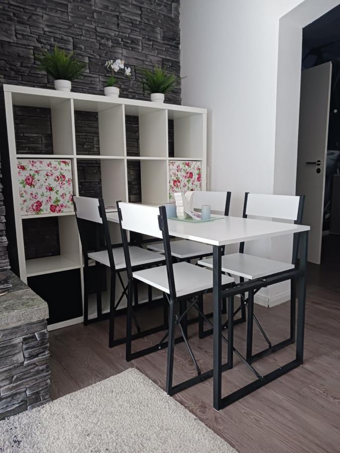 Moderne Wohnung In Ruhiger Lage Stolberg  Exterior foto